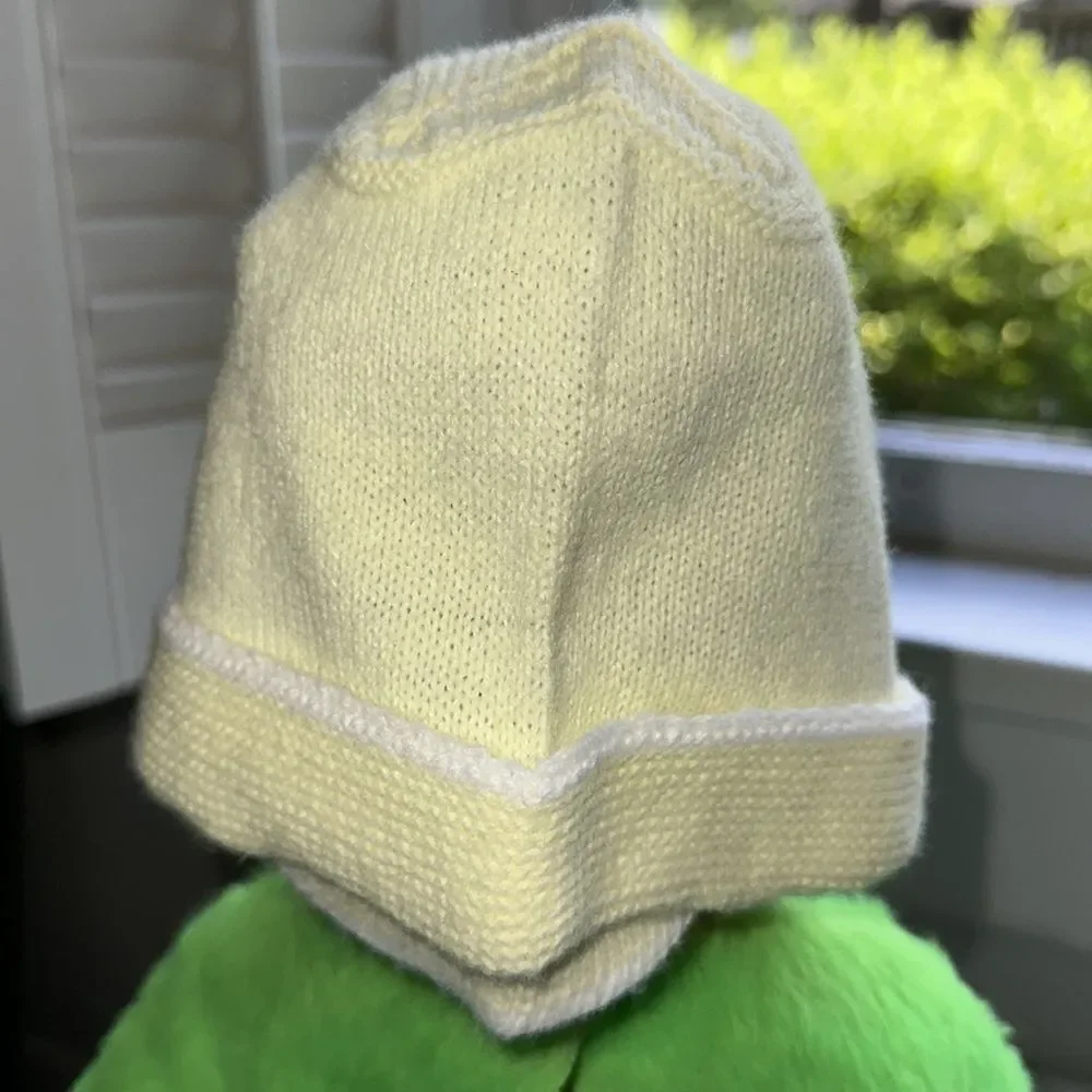 Vintage yellow knit baby bonnet/cap‎